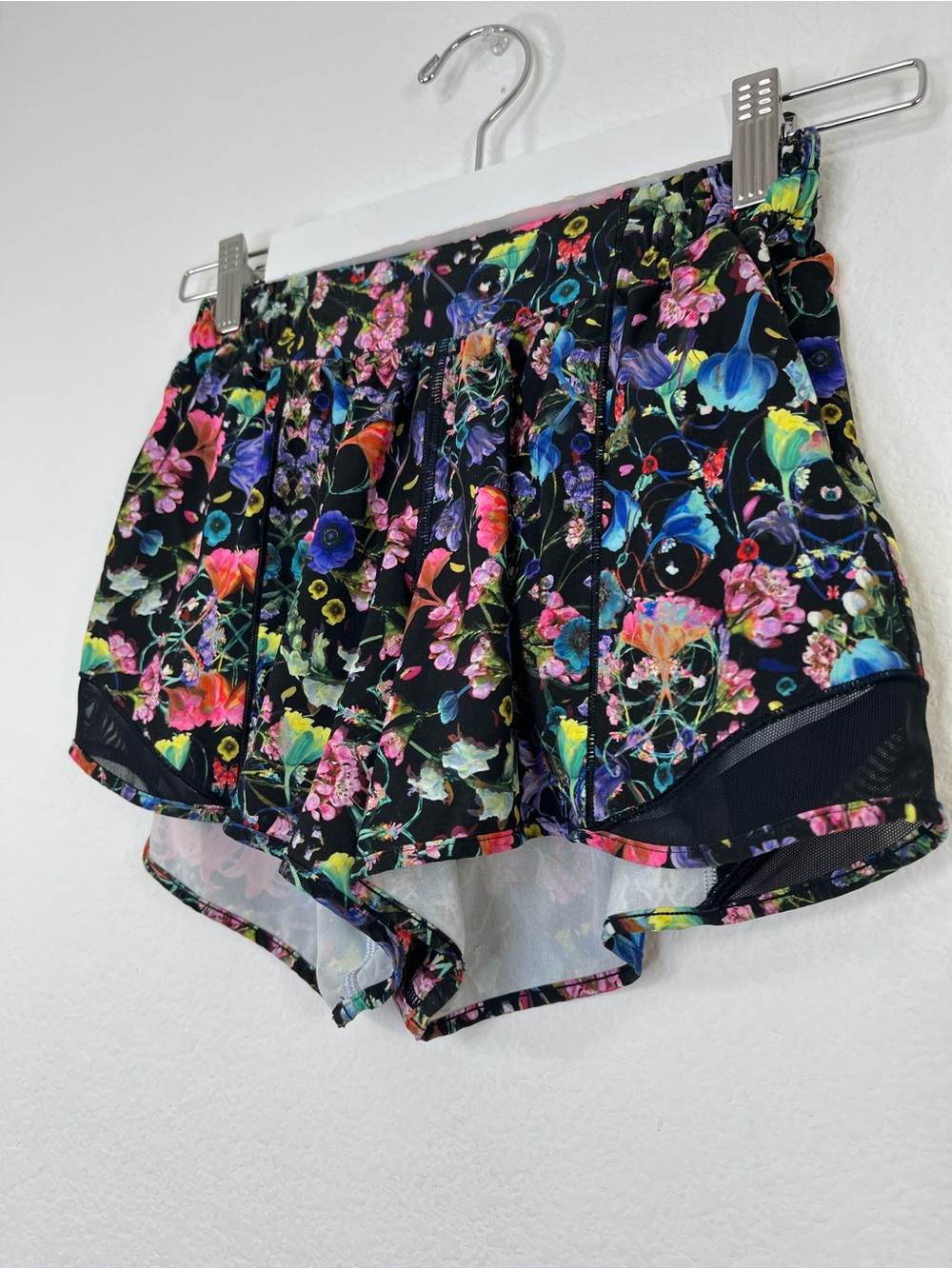 Lululemon Hotty Hot High-Rise Lined Short 4" Flowerscope size 4‎ - Picture 3 of 11